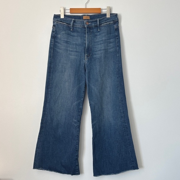 MOTHER Denim - MOTHER The Swooner Roller Crop Fray Sz 31